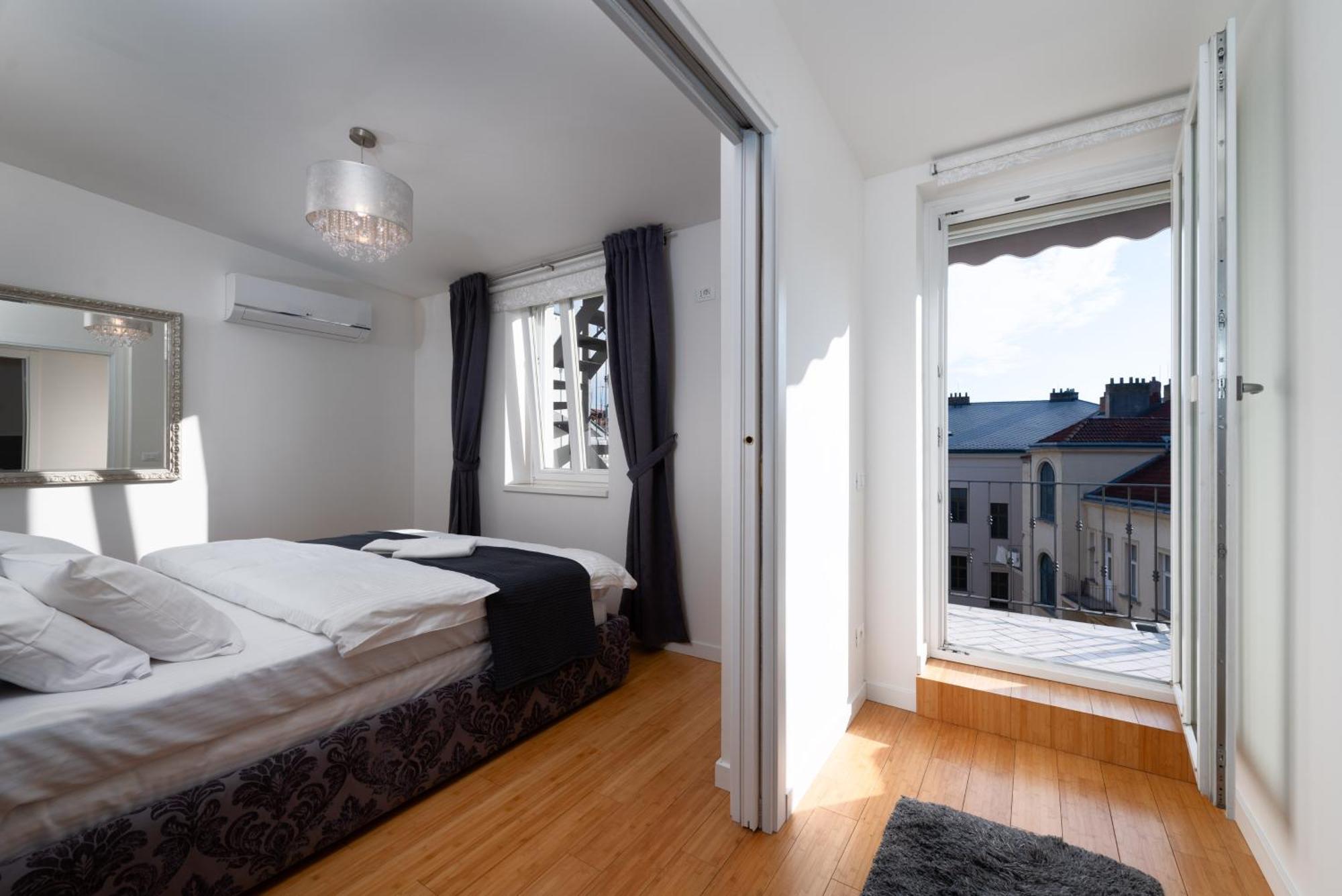 פראג Two-Level Apart With A Terrace Near The Vltava River מראה חיצוני תמונה